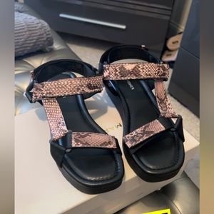 MARCH FISHER SANDAL 9.5